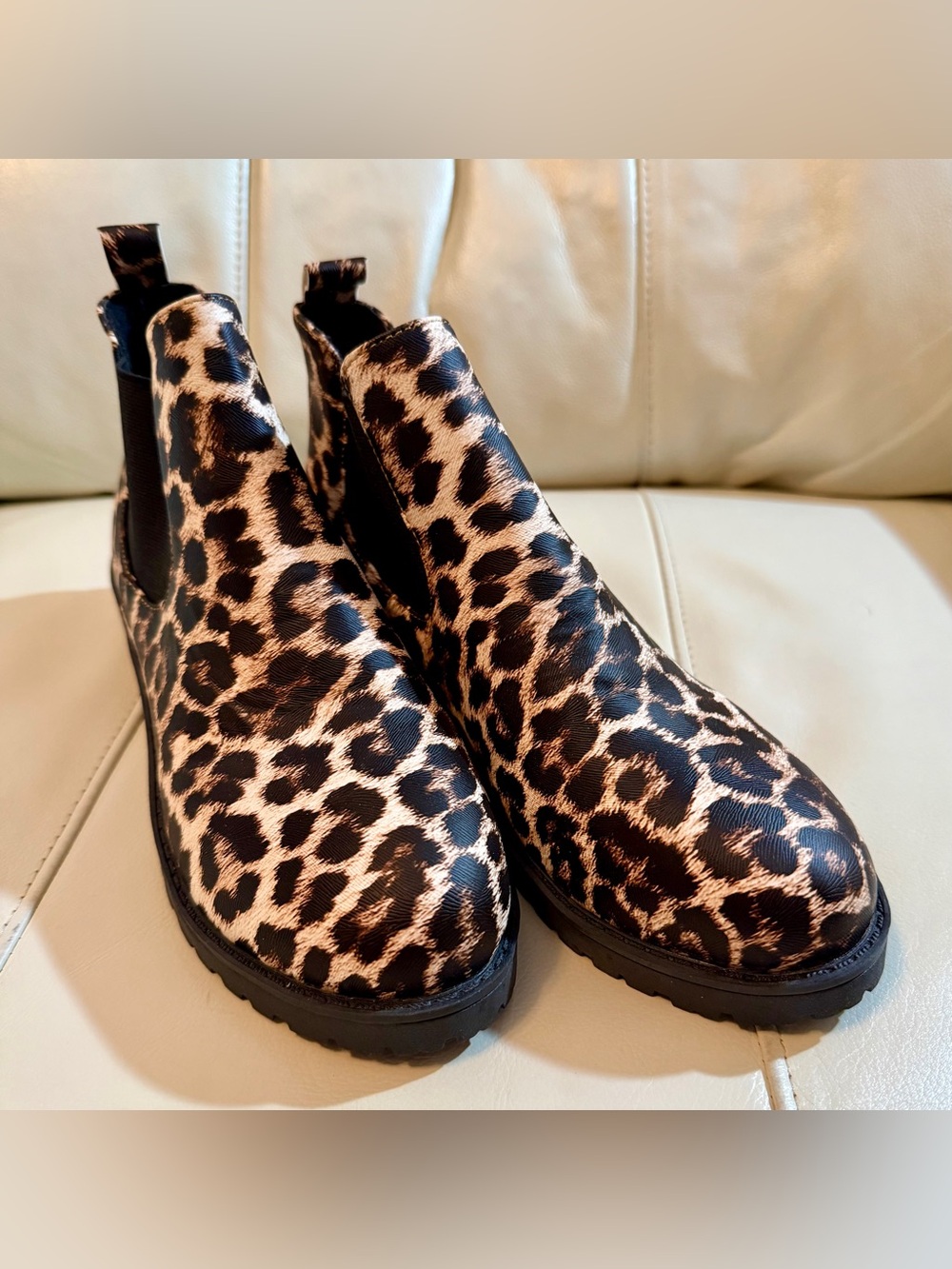 NWOT Leopard Print Chelsea Booties Women’s Size 8.5, Rain Resistant